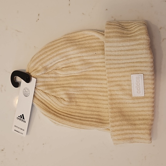 Adidas Women's fit Beanie - Picture 1 of 2